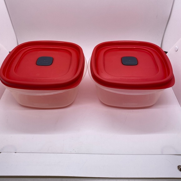 NWT 2 Rubbermaid Red Storage 5 Cup Containers With Vented Lids For Steaming - Picture 1 of 5